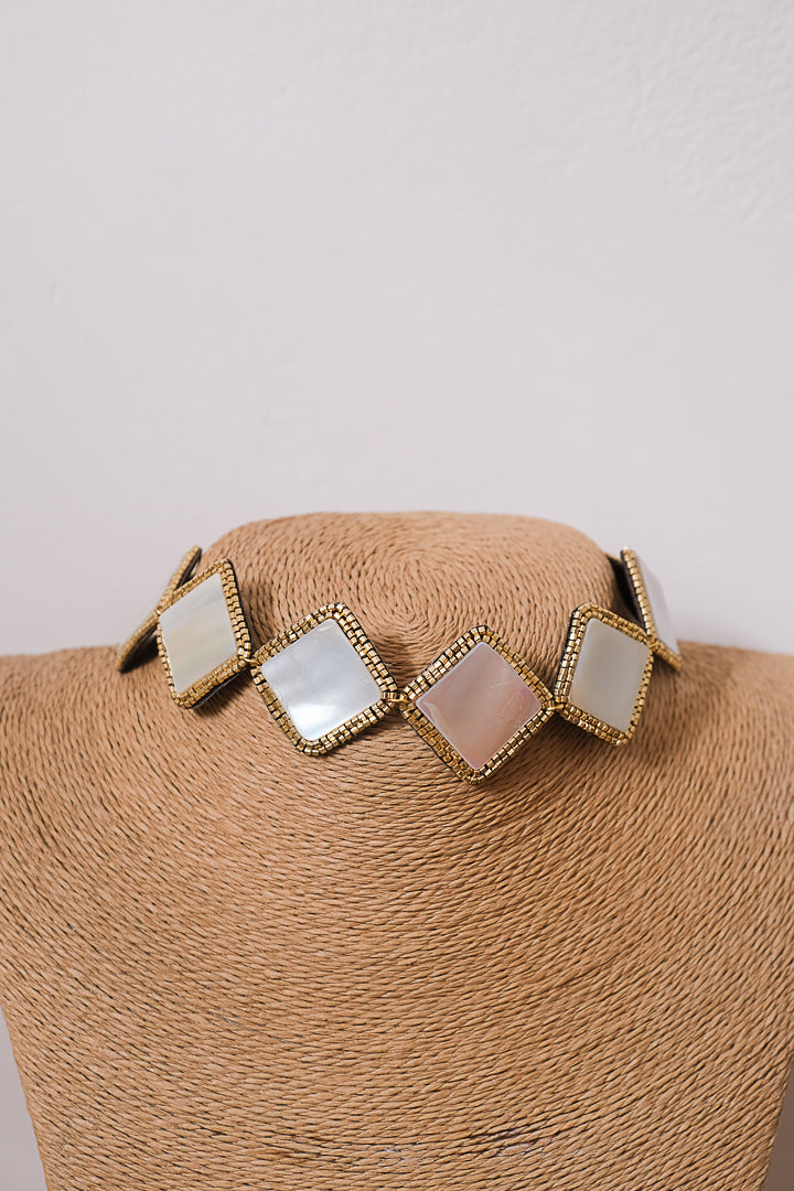 Collar Ana